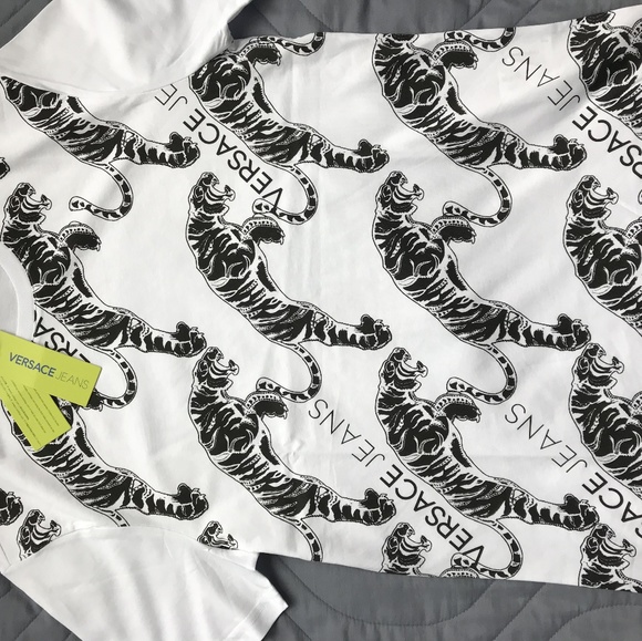 Versace tshirt - Picture 1 of 4